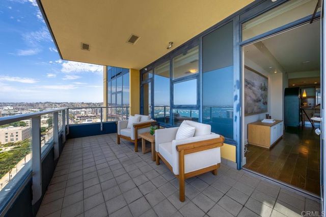 1325 Pacific Highway 1701, San Diego, CA 92101
