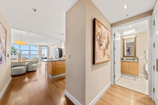 1325 Pacific Highway 1701, San Diego, CA 92101