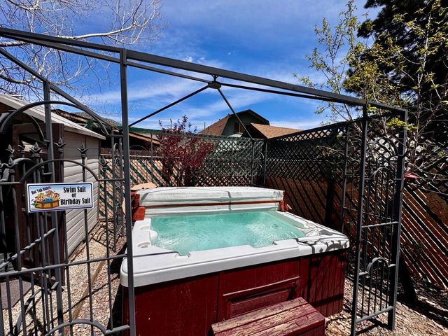 1123 W Aeroplane Boulevard, Big Bear, CA 92314