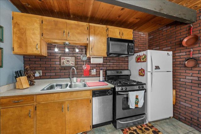 1123 W Aeroplane Boulevard, Big Bear, CA 92314