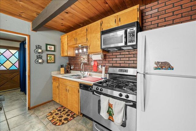 1123 W Aeroplane Boulevard, Big Bear, CA 92314