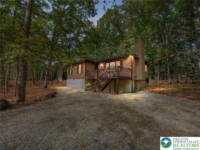 244 Canterbury Road, Lehman Twp, PA 18324
