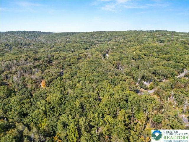 244 Canterbury Road, Lehman Twp, PA 18324