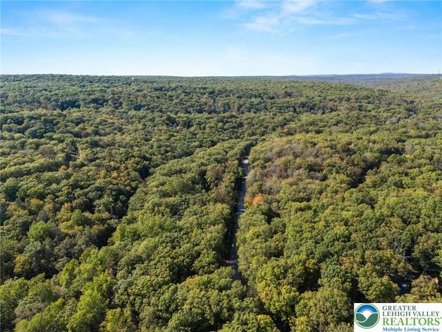 244 Canterbury Road, Lehman Twp, PA 18324