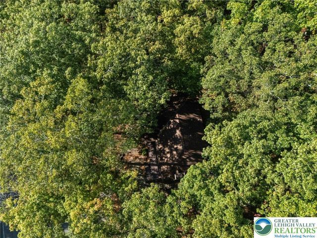 244 Canterbury Road, Lehman Twp, PA 18324