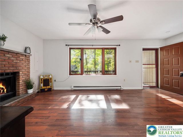 244 Canterbury Road, Lehman Twp, PA 18324