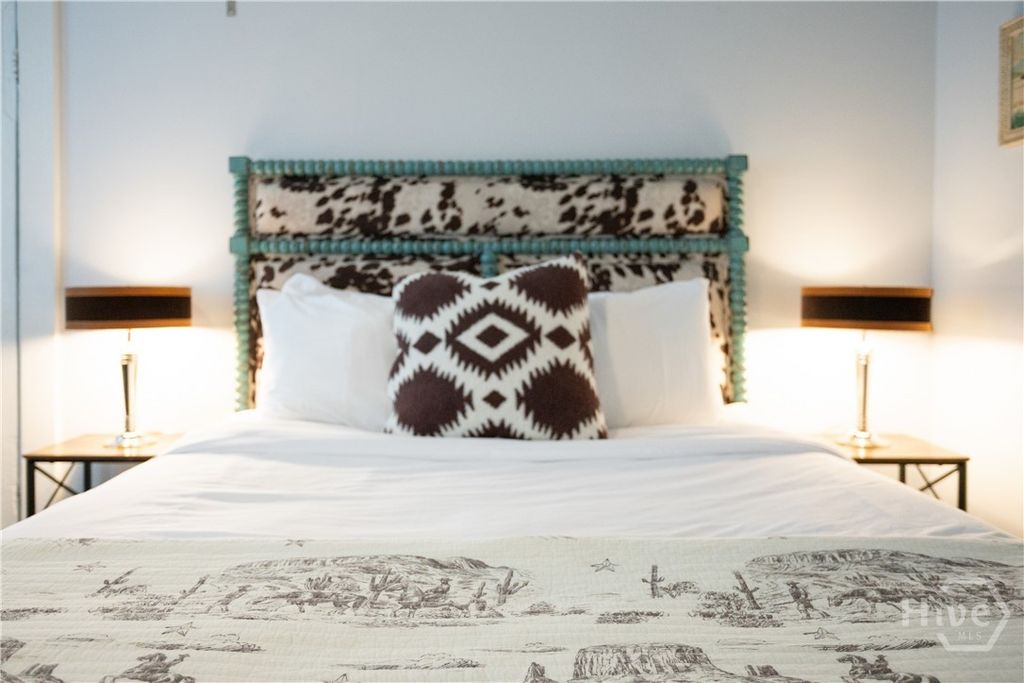 Image 10 of property listing at 501 E Bolton Street, Savannah, GA 31401