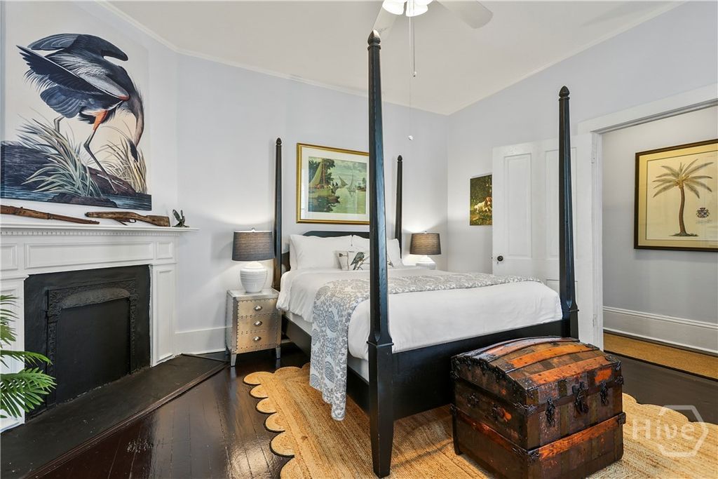 Image 4 of property listing at 501 E Bolton Street, Savannah, GA 31401