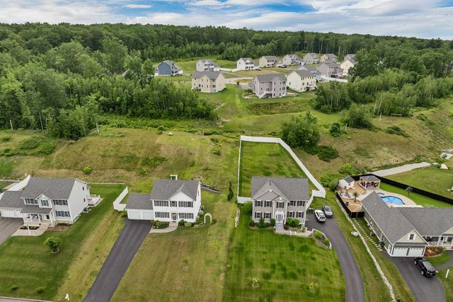 159 Brookview Drive, Hooksett, NH 03106