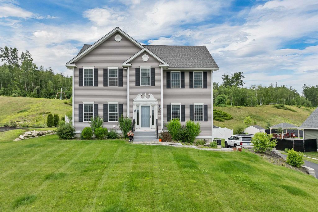 159 Brookview Drive, Hooksett, NH 03106