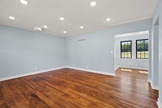 210 W TEXAS AVE, Columbia, MO 65202