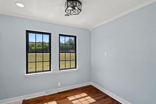 210 W TEXAS AVE, Columbia, MO 65202