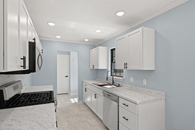 210 W TEXAS AVE, Columbia, MO 65202