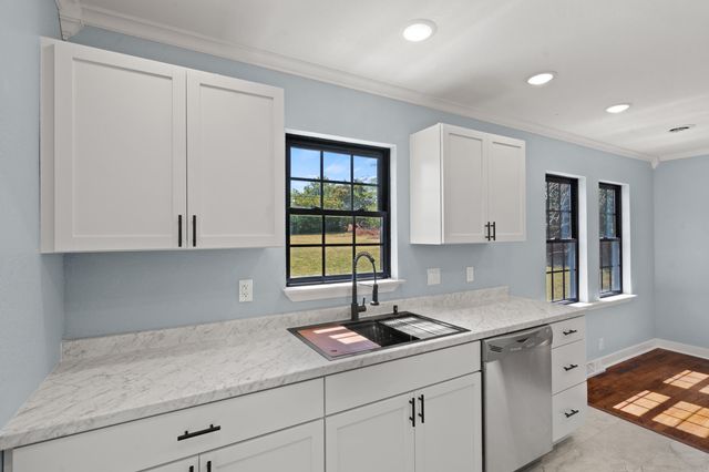 210 W TEXAS AVE, Columbia, MO 65202