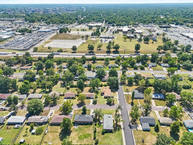 210 W TEXAS AVE, Columbia, MO 65202