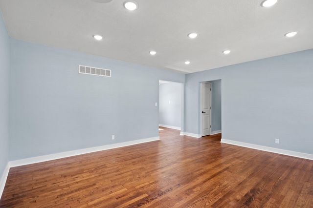 210 W TEXAS AVE, Columbia, MO 65202