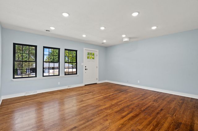 210 W TEXAS AVE, Columbia, MO 65202