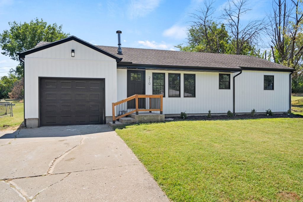 210 W TEXAS AVE, Columbia, MO 65202