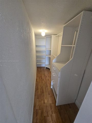 13499 Biscayne Blvd 709, North Miami, FL 33181