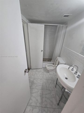 13499 Biscayne Blvd 709, North Miami, FL 33181