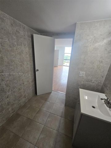 13499 Biscayne Blvd 709, North Miami, FL 33181