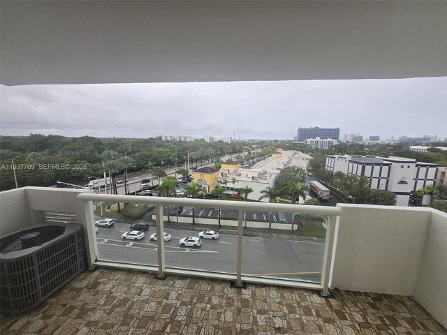 13499 Biscayne Blvd 709, North Miami, FL 33181