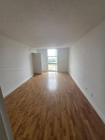 13499 Biscayne Blvd 709, North Miami, FL 33181