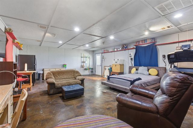 36455 Joe Loggins Road, Hempstead, TX 77445