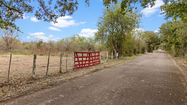 870 Wagoner Road, Waco, TX 76705