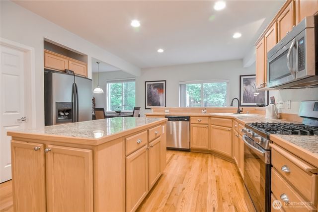 20518 SE 261st Place, Covington, WA 98042