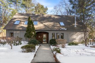 85 Lake Road Ter, Wayland, MA 01778