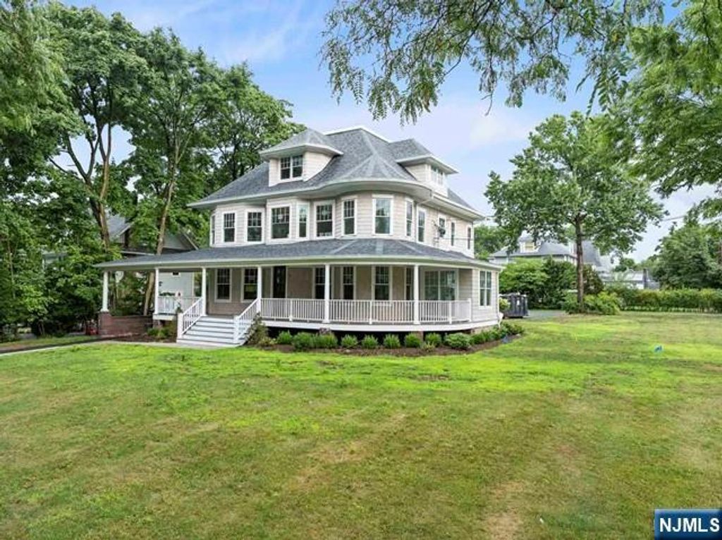 389 Spring Avenue C, Ridgewood, NJ 07450