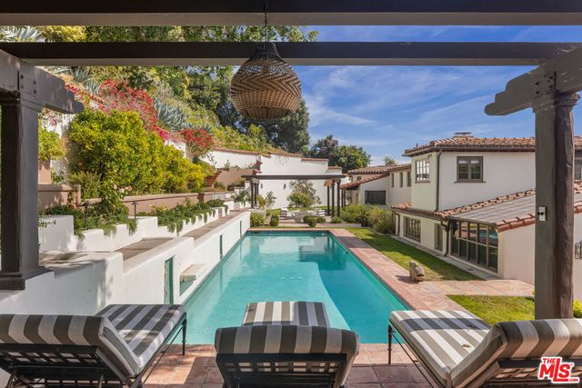 1744 Reedvale Lane, Los Angeles, CA 90049