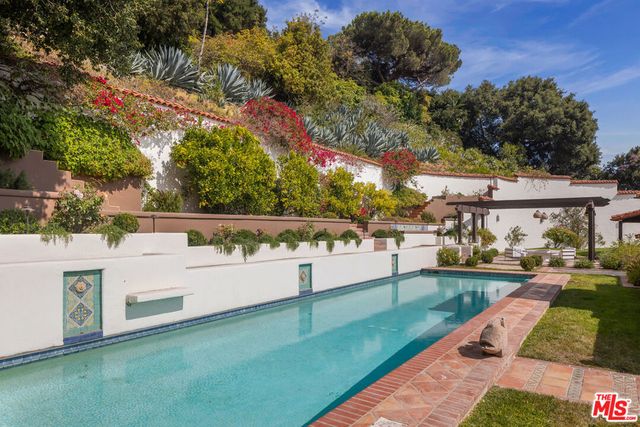 1744 Reedvale Lane, Los Angeles, CA 90049