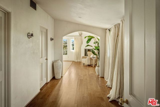 1744 Reedvale Lane, Los Angeles, CA 90049