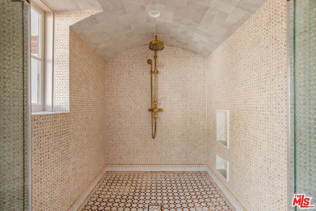 1744 Reedvale Lane, Los Angeles, CA 90049