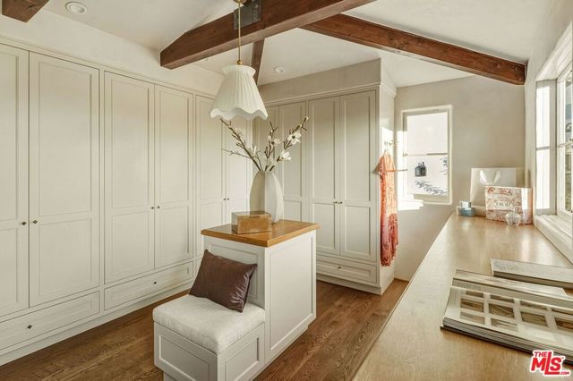 1744 Reedvale Lane, Los Angeles, CA 90049