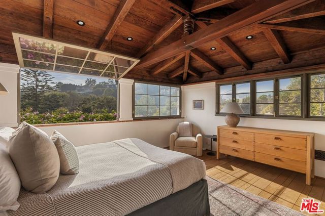 1744 Reedvale Lane, Los Angeles, CA 90049