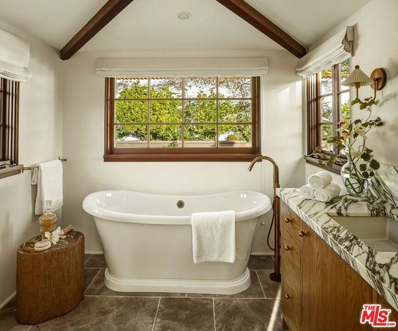 1744 Reedvale Lane, Los Angeles, CA 90049