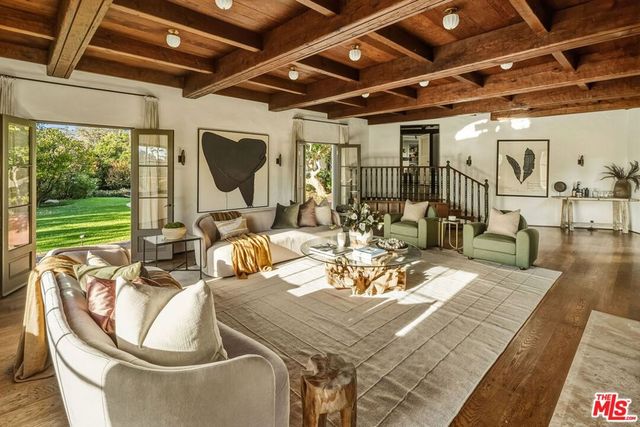 1744 Reedvale Lane, Los Angeles, CA 90049