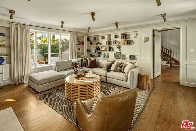 1744 Reedvale Lane, Los Angeles, CA 90049