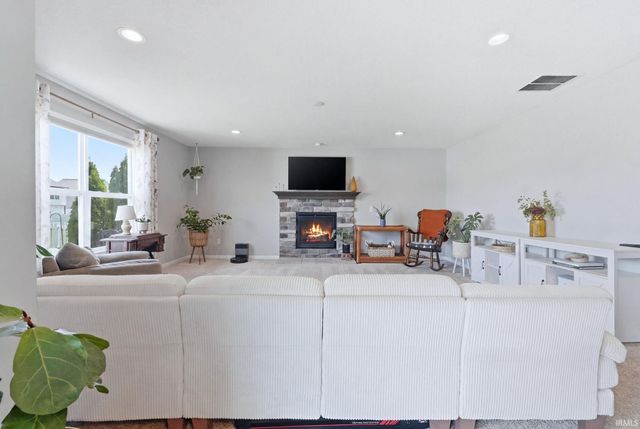3667 Victoria Lakes Court, New Haven, IN 46774