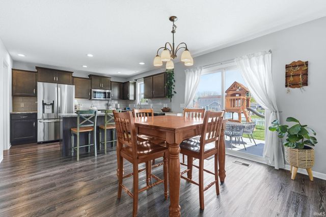 3667 Victoria Lakes Court, New Haven, IN 46774