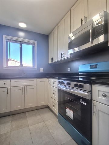 266 12th Street 3F, Wheeling, IL 60090