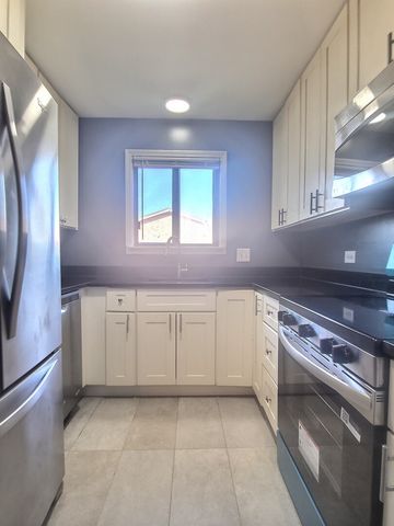 266 12th Street 3F, Wheeling, IL 60090