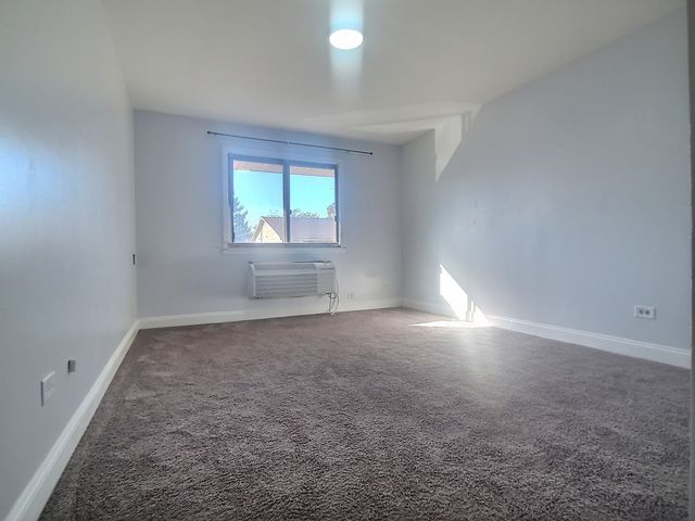 266 12th Street 3F, Wheeling, IL 60090