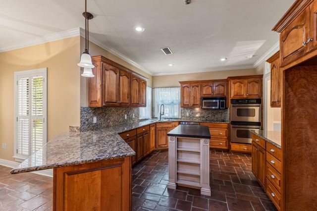 22 Bedford Forrest Ln., Hattiesburg, MS 39401