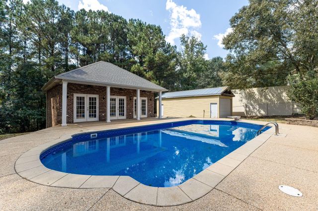 22 Bedford Forrest Ln., Hattiesburg, MS 39401