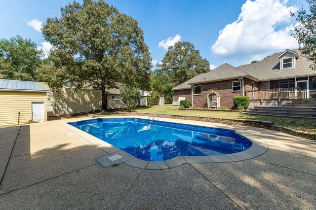 22 Bedford Forrest Ln., Hattiesburg, MS 39401