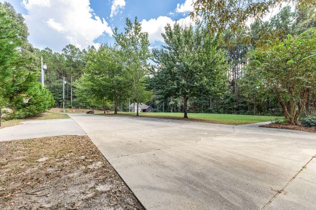 22 Bedford Forrest Ln., Hattiesburg, MS 39401